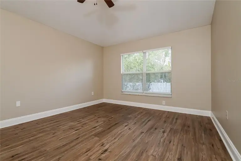 2221 MOUNTAIN MEADOW WAY — photo 3