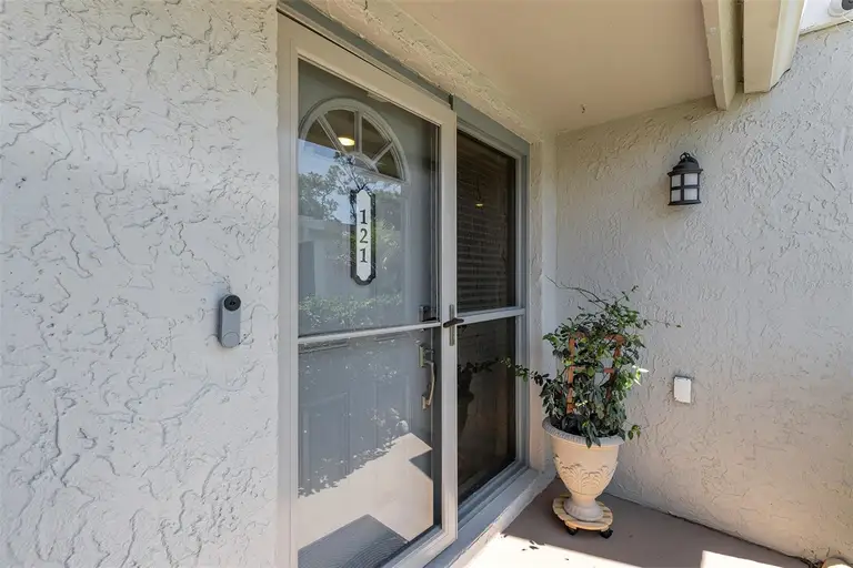 121 CROWN POINT CIR #121 — photo 5