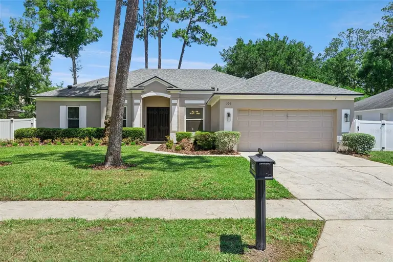 303 PINESTRAW CIR