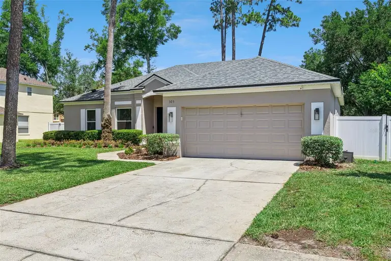 303 PINESTRAW CIR — photo 5