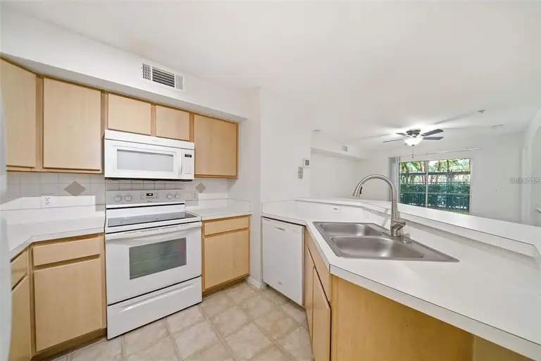 823 CAMARGO WAY #104 — photo 2