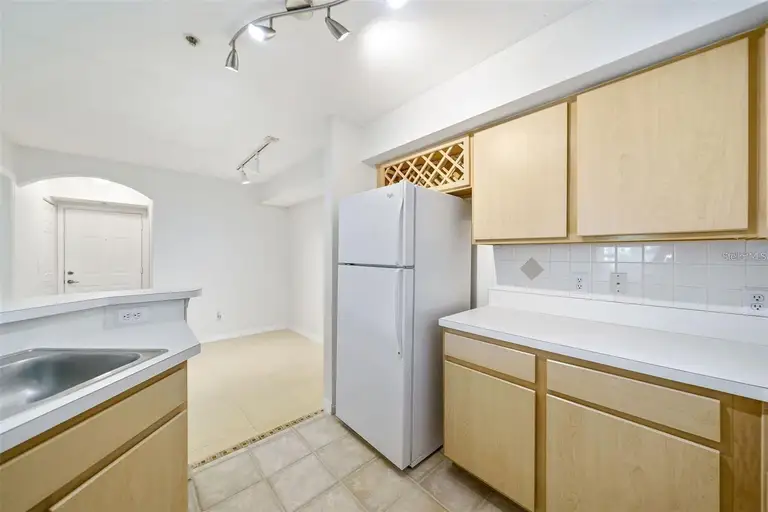 823 CAMARGO WAY #104 — photo 3