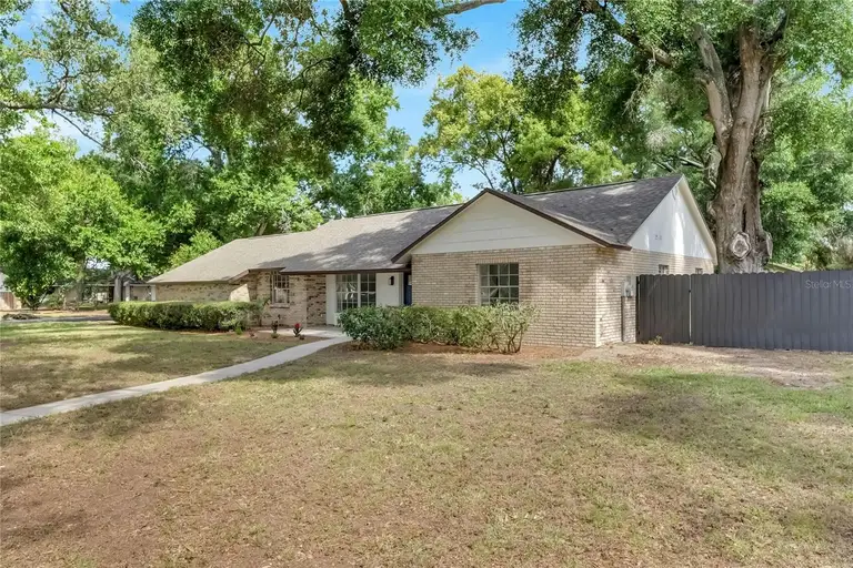 2207 PARKWOOD DR — photo 5