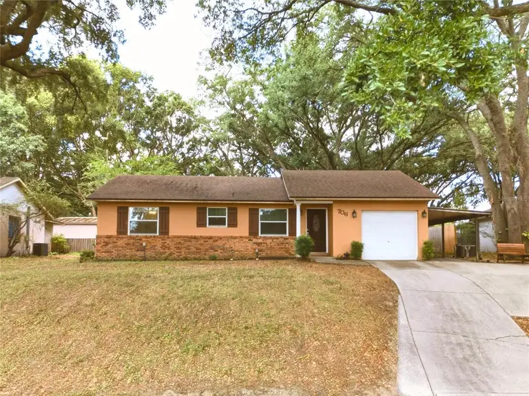706 LAKEVIEW DR