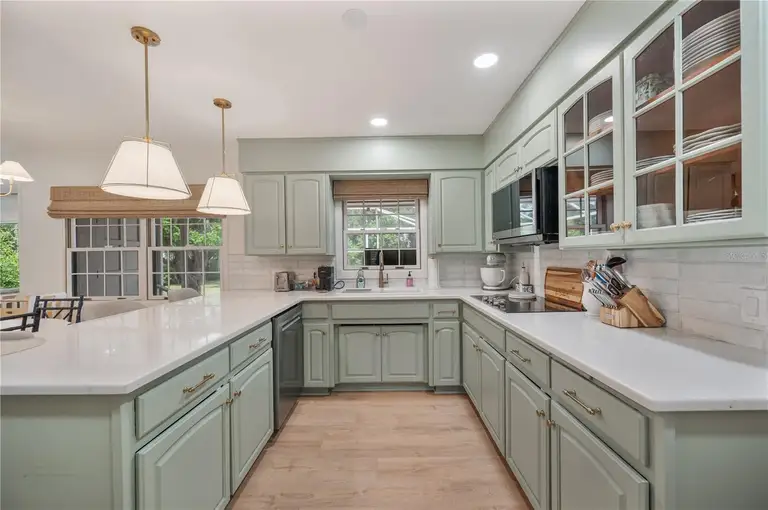 2718 BERKELEY AVE — photo 3