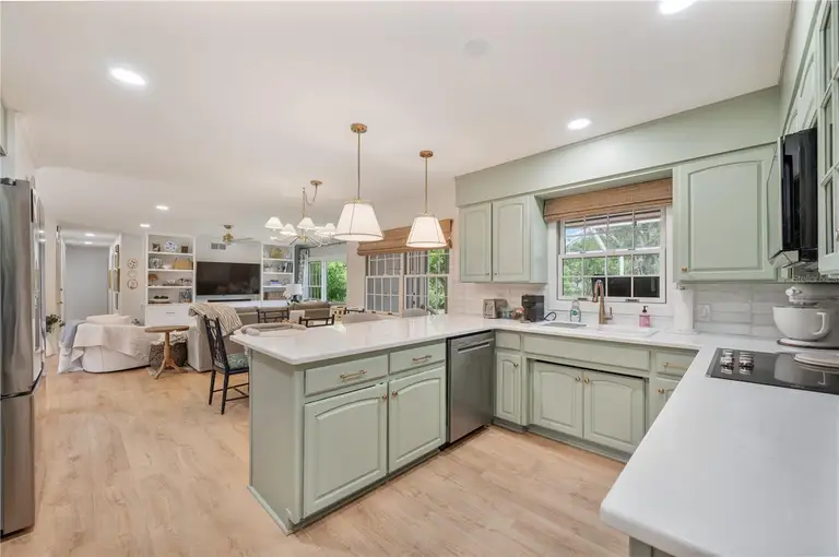 2718 BERKELEY AVE — photo 4