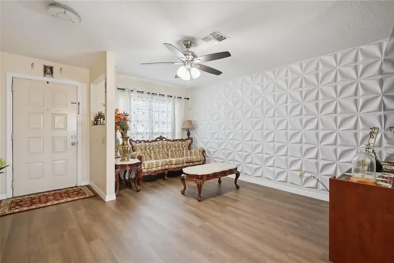 1405 CORONET DR — photo 2
