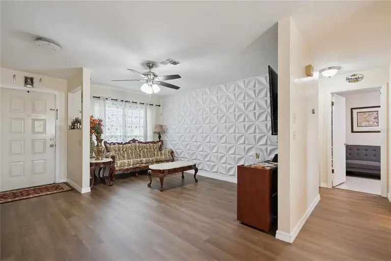 1405 CORONET DR — photo 5