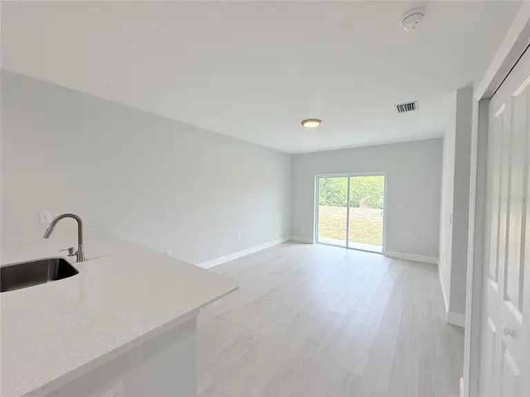 11225 PENDLETON AVE — photo 4