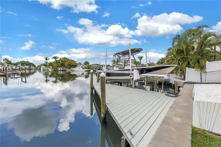 4911 PALMETTO POINT DR