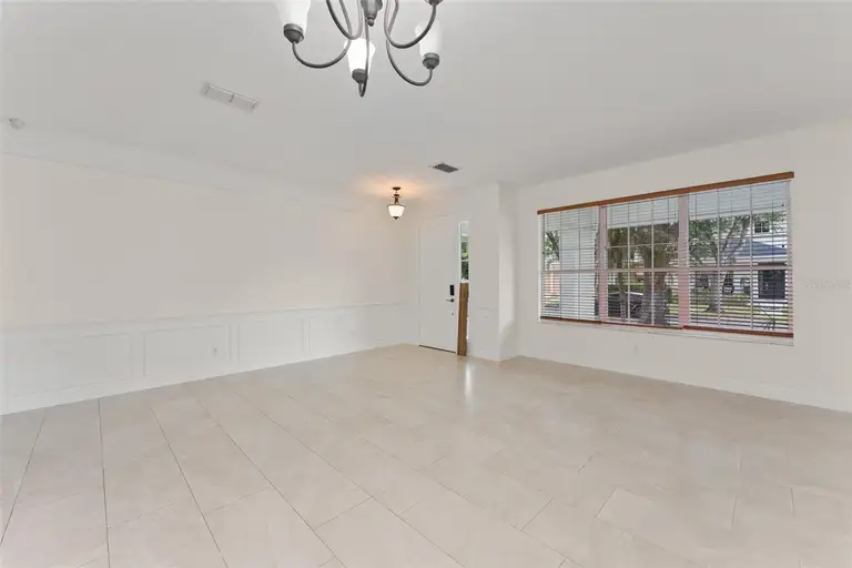 8838 ABBOTSBURY DR — photo 4