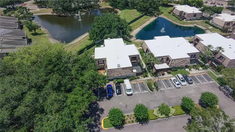 15206 W POND WOODS DR — photo 3