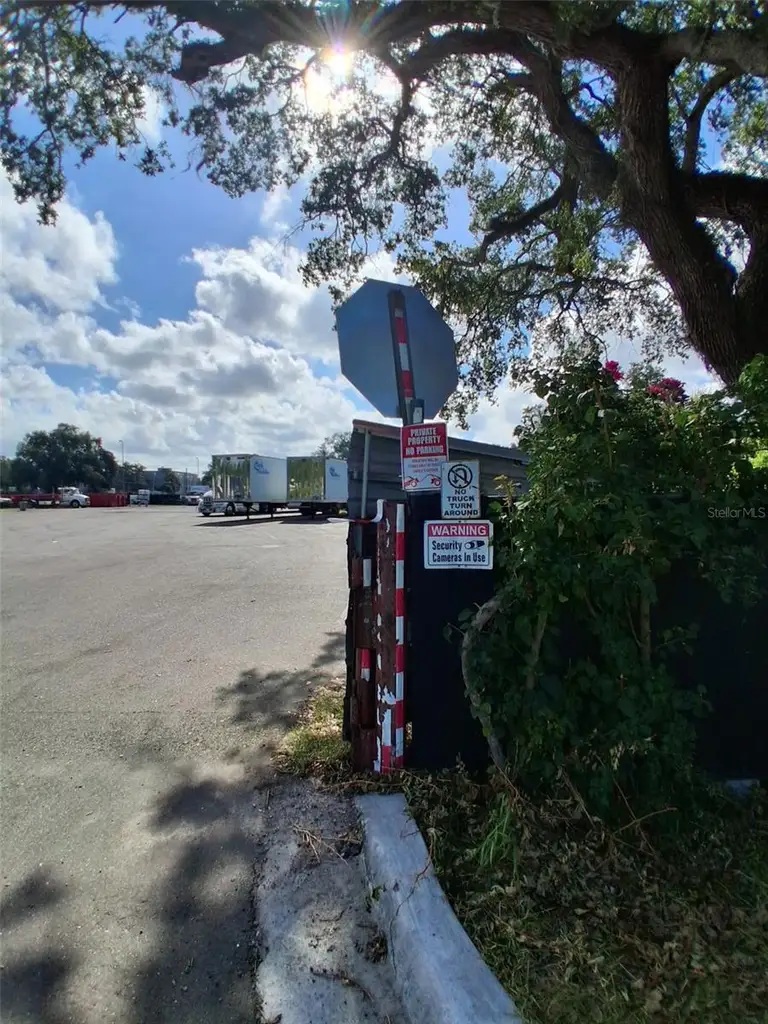 7001 CAUSEWAY BLVD — photo 2