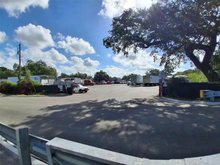 7001 CAUSEWAY BLVD — photo 3