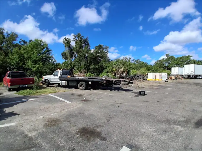 7001 CAUSEWAY BLVD — photo 4