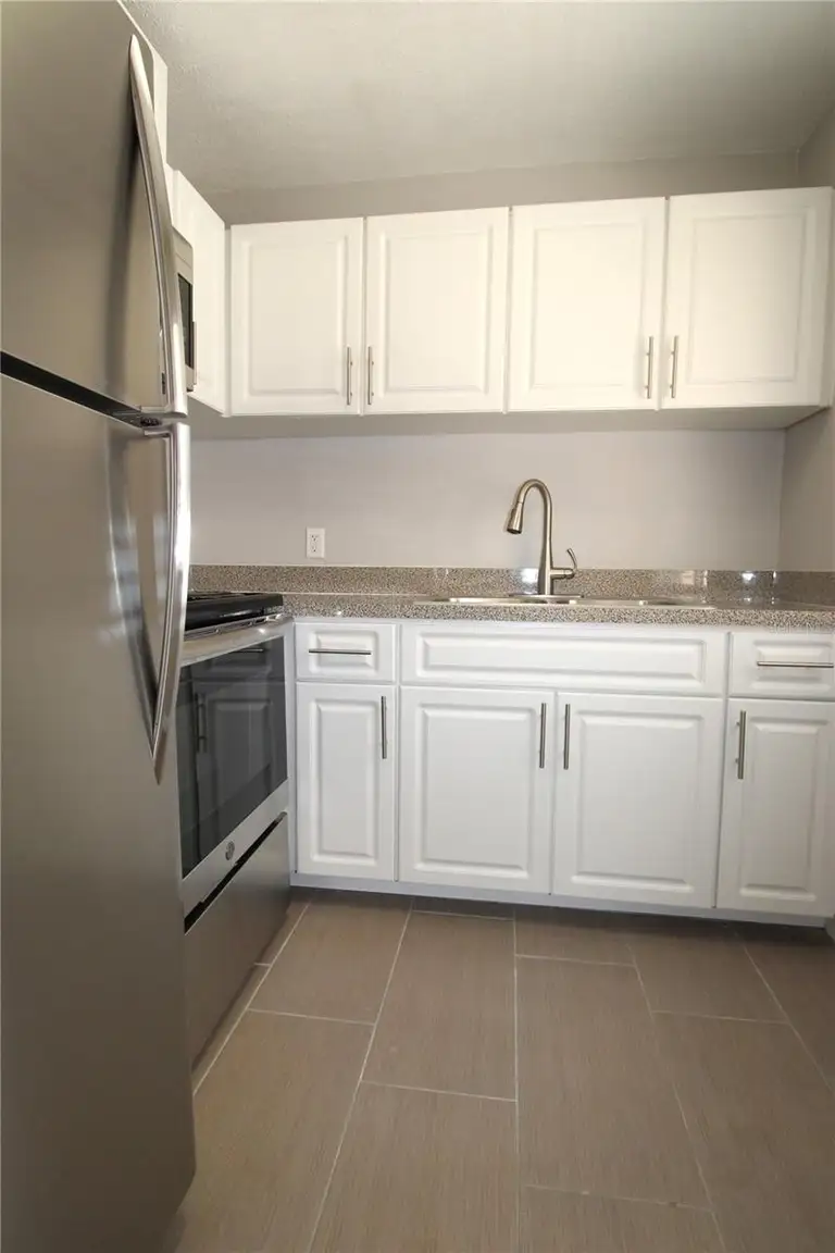 3001 BEE RIDGE RD #121 — photo 3