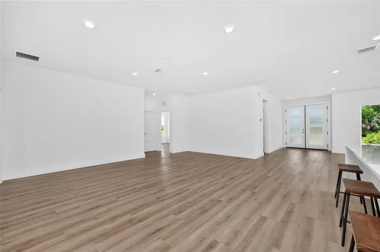 203 REDWOOD RD — photo 4