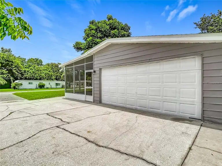 12331 PARKWOOD ST — photo 4