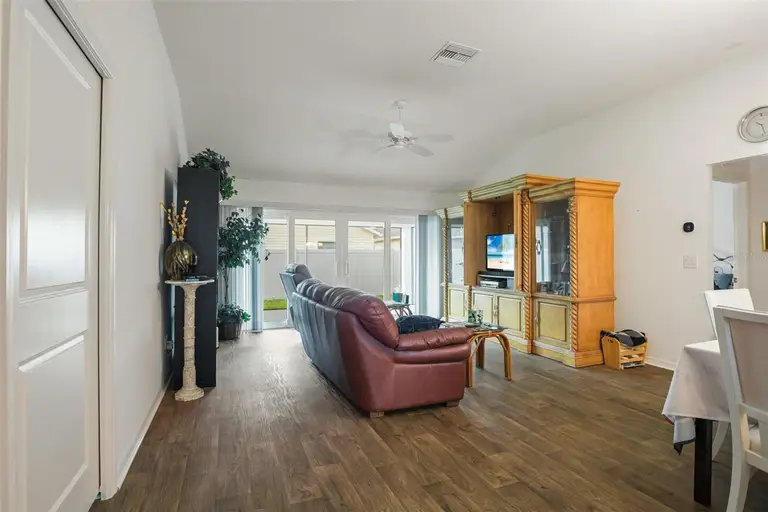 2378 YOUNGMANN LOOP — photo 2