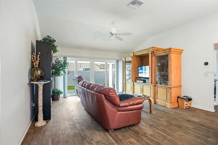 2378 YOUNGMANN LOOP — photo 3