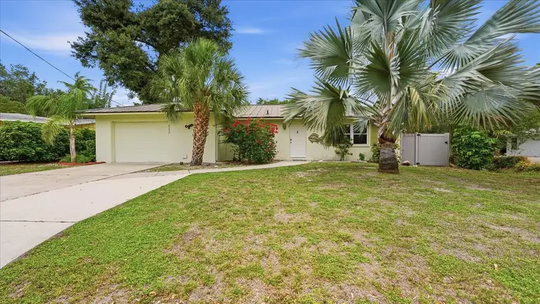 6233 ROCKEFELLER AVE — photo 2