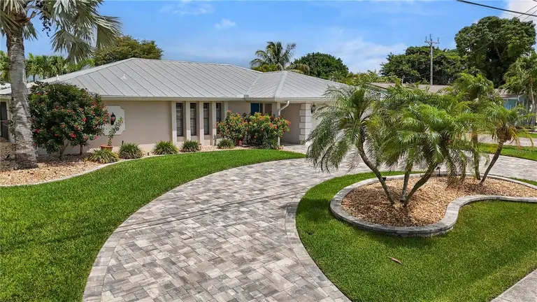 5215 PELICAN BLVD