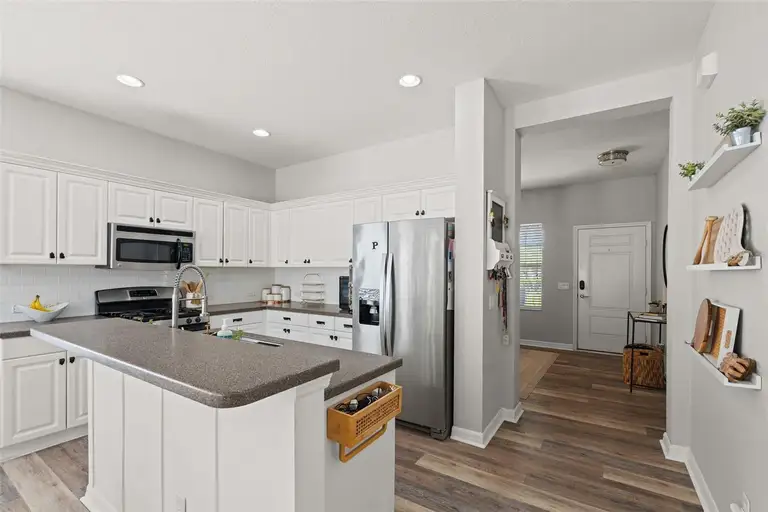 4946 NEWPORT NEWS CIR — photo 4
