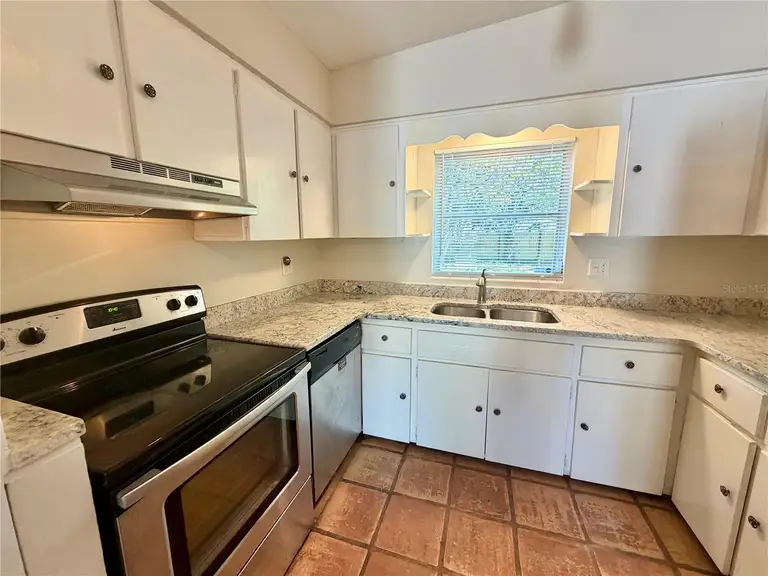2619 E WASHINGTON ST — photo 5
