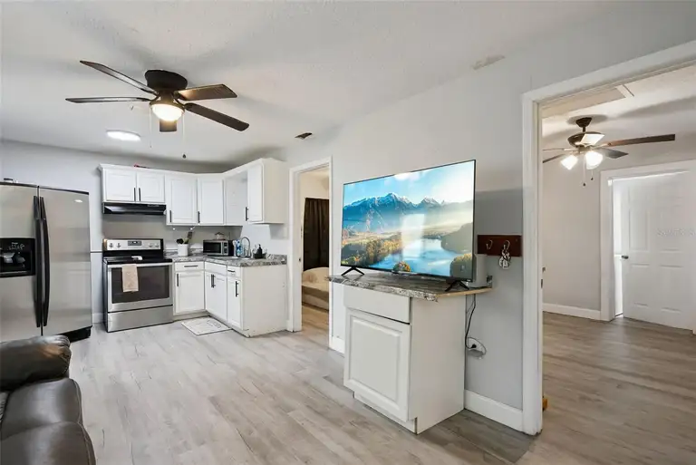 335 E WALTS AVE — photo 4