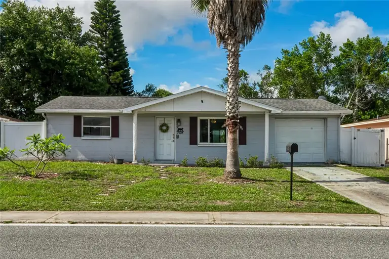 7024 FOX HOLLOW DR