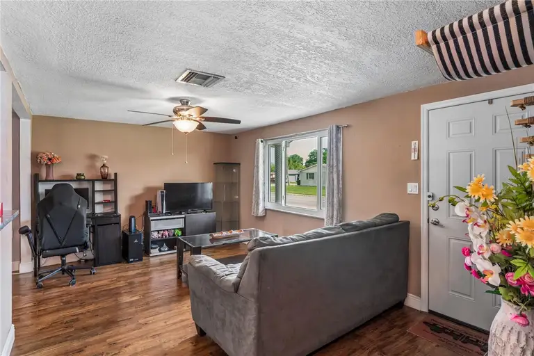 7024 FOX HOLLOW DR — photo 2