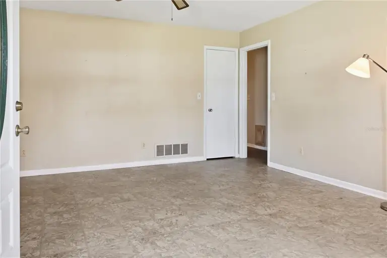 547 SE OLUSTEE AVE — photo 4