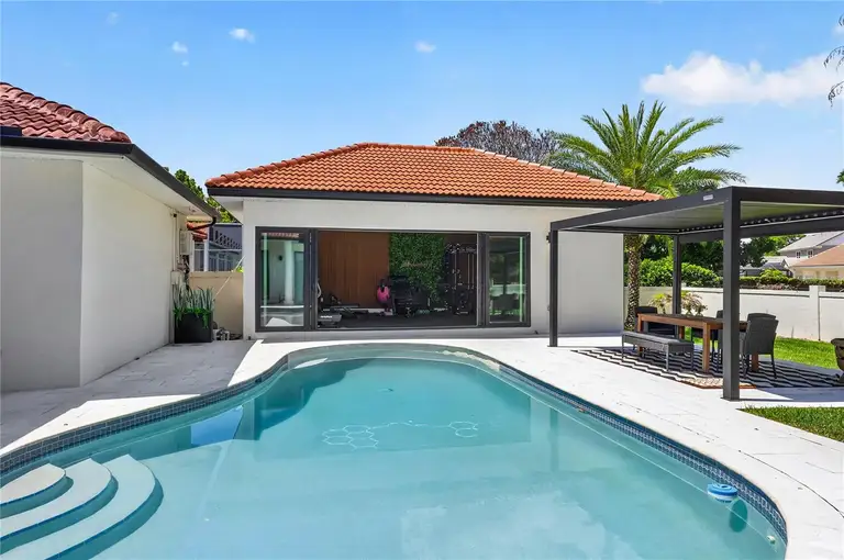 9208 BAY HILL BLVD — photo 2