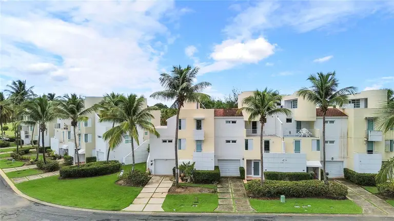 15 1 Villas del Golf Oest KENEDY #175