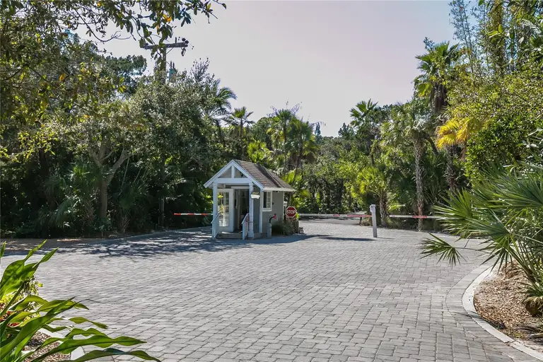 7219 PINE NEEDLE RD — photo 4