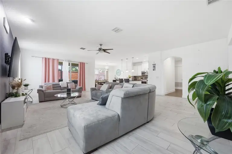 3316 MCCORMICK WOODS DR — photo 4