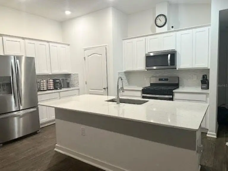 1 CADDY CT — photo 3