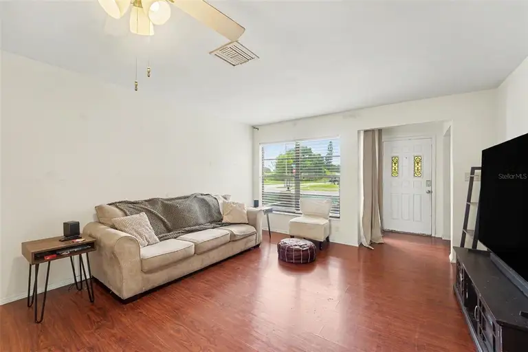 1215 PERSIMMON DR — photo 5