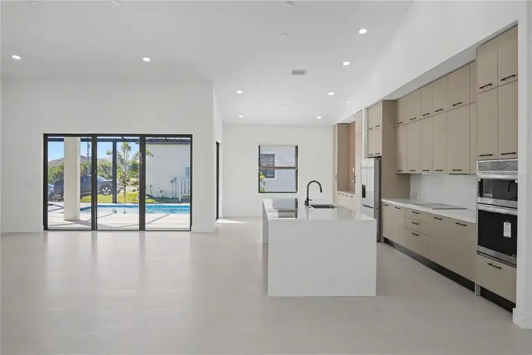 14687 LILLIAN CIR — photo 4