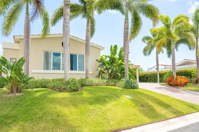 302 CAMINO DE LOS CEDROS — photo 2