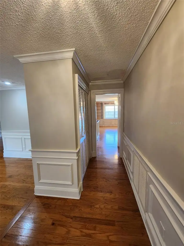 549 BURLINGTON AVE NE — photo 5