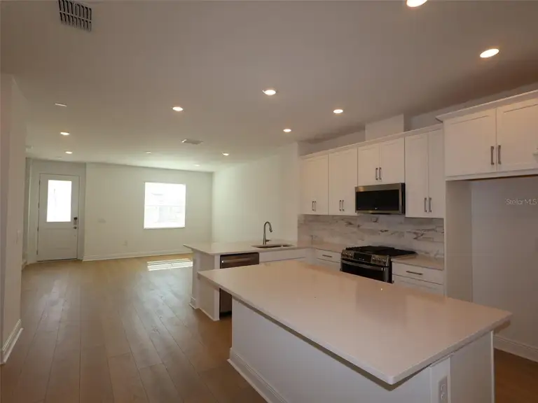 4462 SUNSET GARDEN ST — photo 2