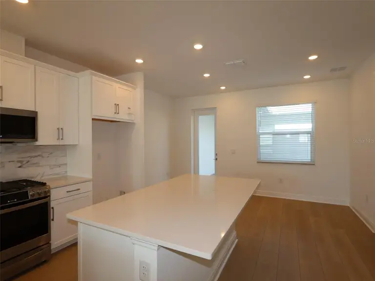 4462 SUNSET GARDEN ST — photo 3