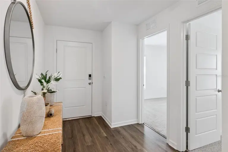 742 GREENWAY BLVD — photo 2