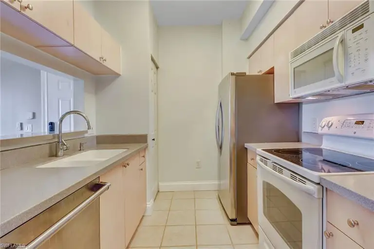 1180 RESERVE WAY #302 — photo 4