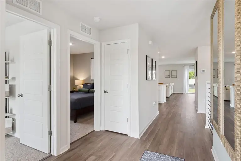 738 GREENWAY BLVD — photo 2