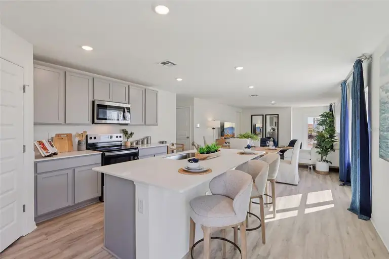 1522 LAS PALMAS ST — photo 2