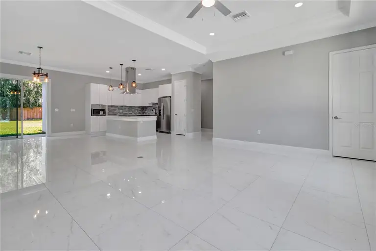 319 WATER SHORE DR — photo 5