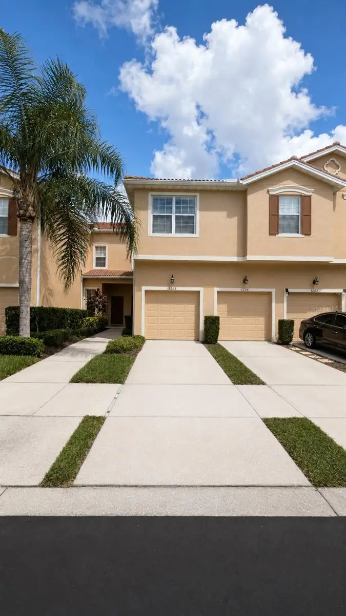 3696 PARKRIDGE CIR #26-105