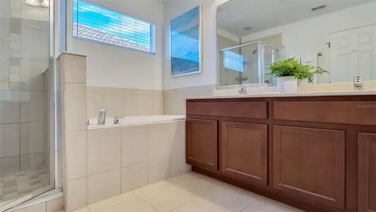 430 LAS FUENTES DR — photo 3
